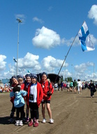 F-tytöt NJ2 -Tiinut menossa Annan konserttiin
