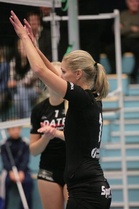 Kapteeni Tanja Eteläaho ja Jymyn joukkue voi edetä huomenna kotivoitolla välieriin 1-sarjassa.